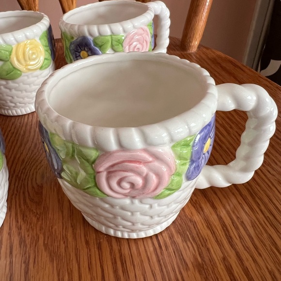 NWOT - 4 HALLMARK CARDS INC COFFEE CUPS / TEA CUPS. NO CRACKS. NO CHIPS. - Picture 4 of 5